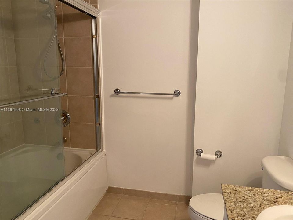 Recently Rented: $2,390 (1 beds, 1 baths, 860 Square Feet)