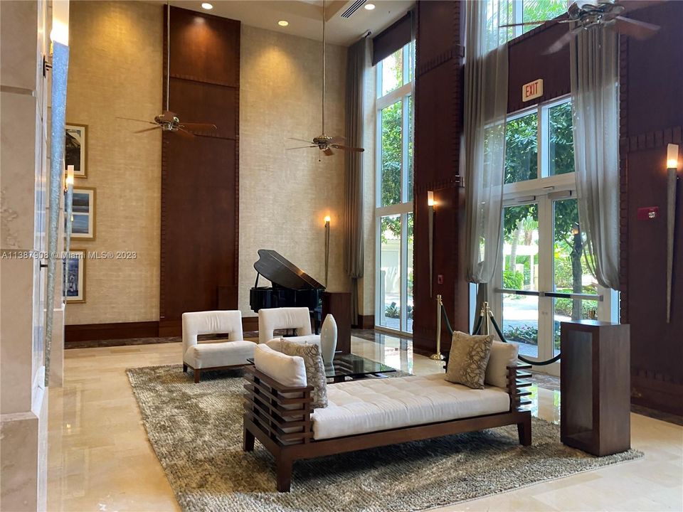 Recently Rented: $2,390 (1 beds, 1 baths, 860 Square Feet)