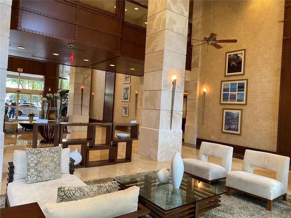 Recently Rented: $2,390 (1 beds, 1 baths, 860 Square Feet)