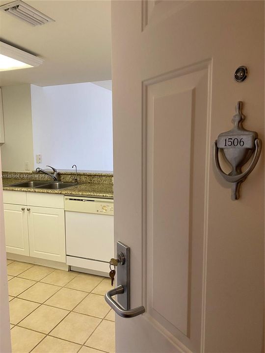 Recently Rented: $2,390 (1 beds, 1 baths, 860 Square Feet)