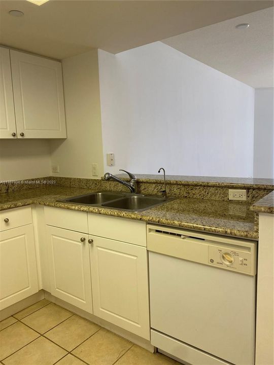 Recently Rented: $2,390 (1 beds, 1 baths, 860 Square Feet)