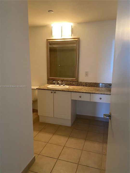 Recently Rented: $2,390 (1 beds, 1 baths, 860 Square Feet)