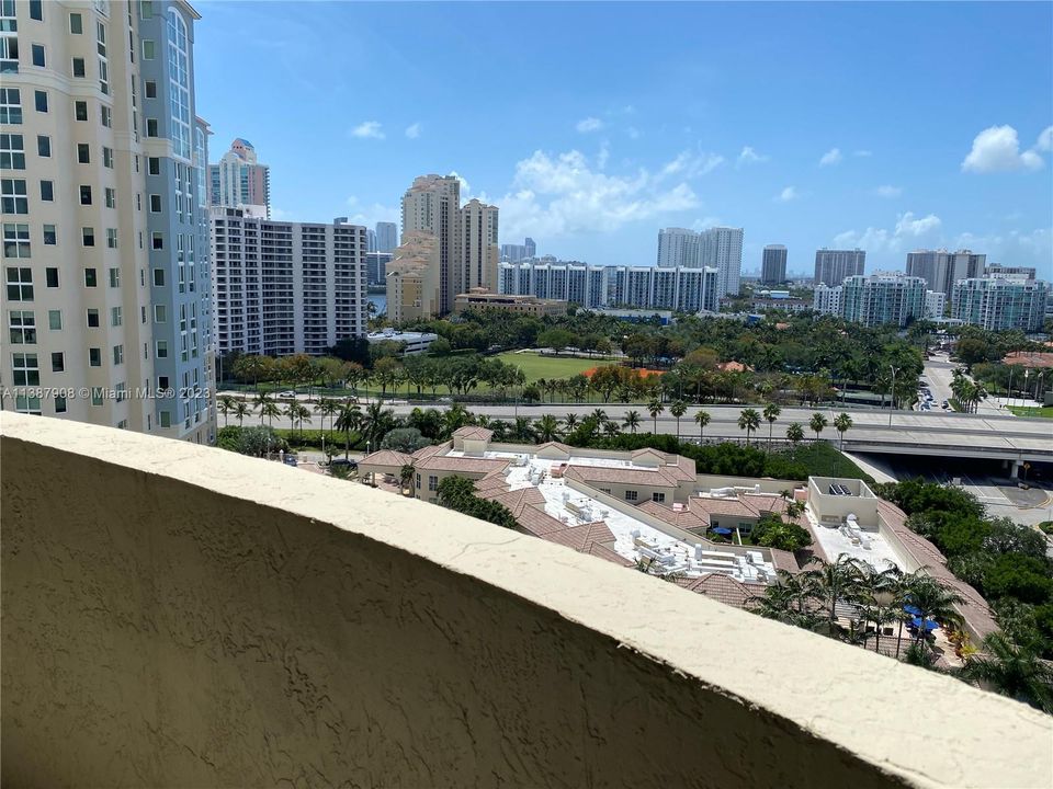 Recently Rented: $2,390 (1 beds, 1 baths, 860 Square Feet)