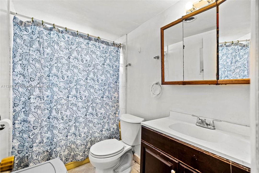 最近售出: $185,000 (1 贝兹, 1 浴室, 700 平方英尺)