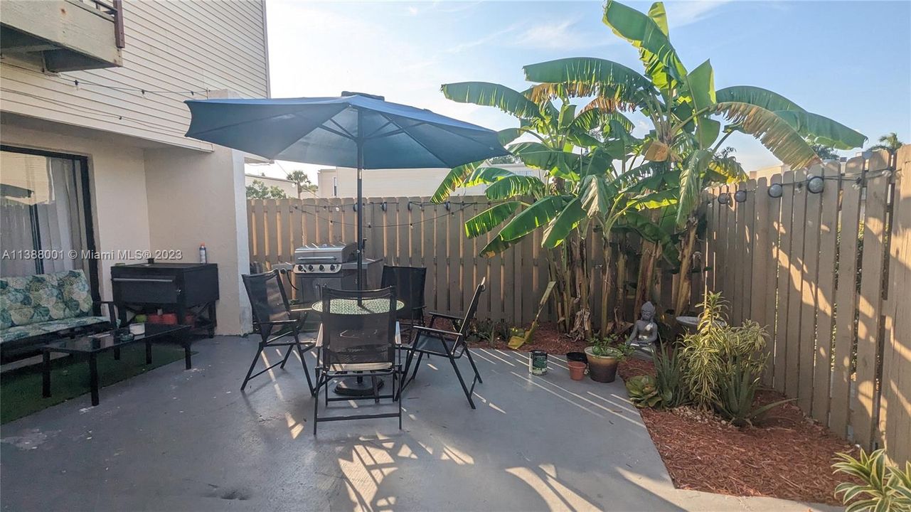 Recently Sold: $325,000 (2 beds, 2 baths, 1577 Square Feet)