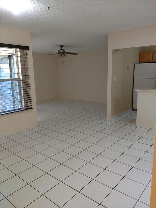 Vendido Recientemente: $249,200 (2 camas, 2 baños, 1172 Pies cuadrados)