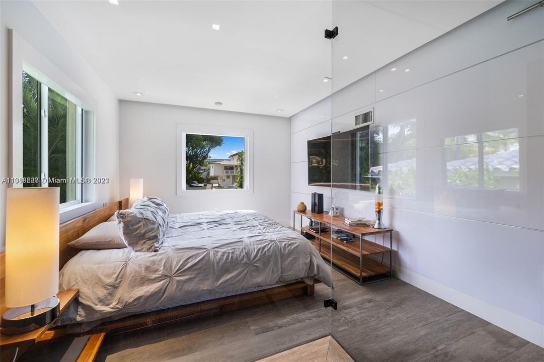 For Sale: $2,998,900 (3 beds, 3 baths, 1667 Square Feet)