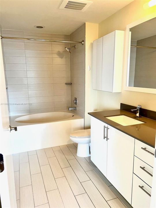 Recently Rented: $4,000 (2 beds, 2 baths, 1274 Square Feet)