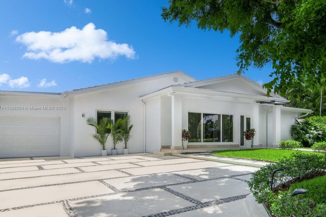 Recently Sold: $3,900,000 (3 beds, 3 baths, 1913 Square Feet)