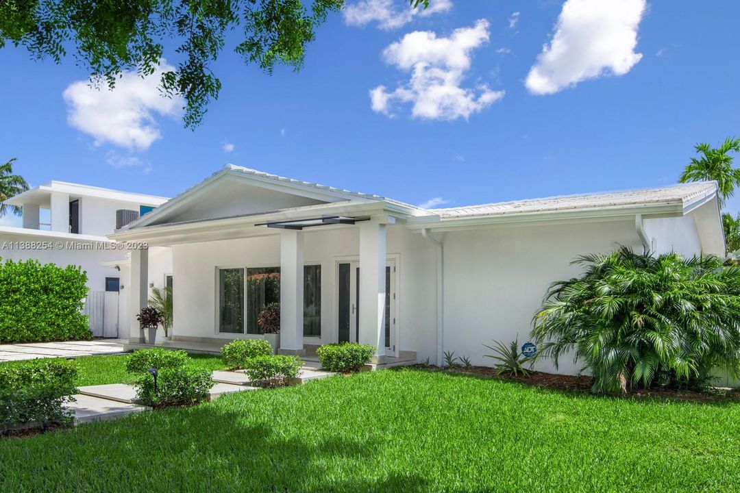 Recently Sold: $3,900,000 (3 beds, 3 baths, 1913 Square Feet)