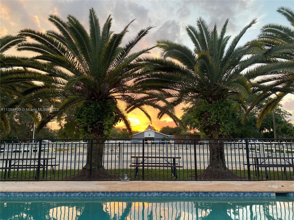 Vendido Recientemente: $2,250,000 (4 camas, 4 baños, 2768 Pies cuadrados)