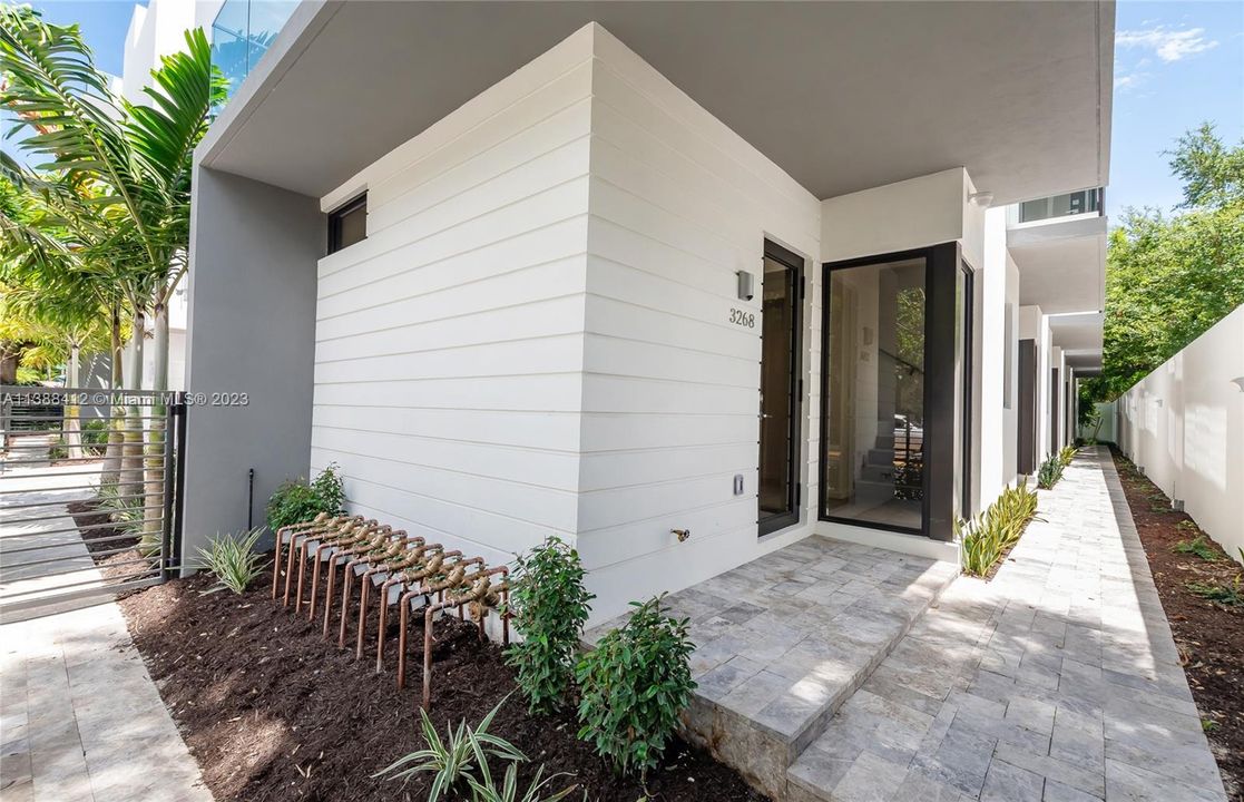 最近售出: $17,500,000 (0 贝兹, 0 浴室, 0 平方英尺)