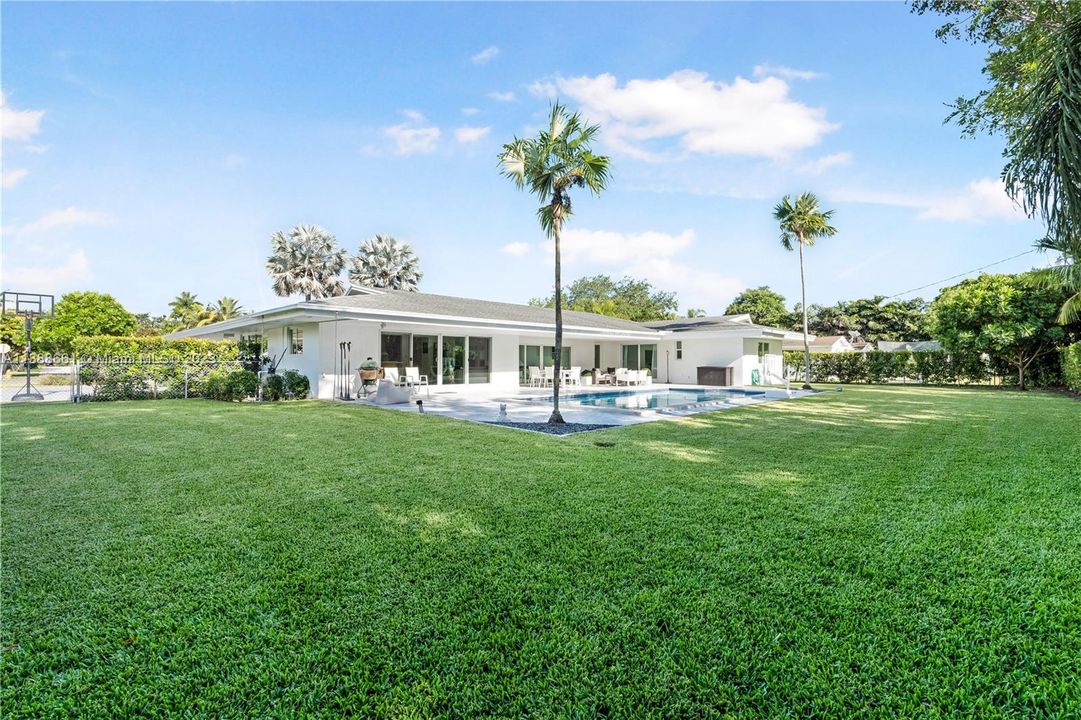 Recently Sold: $1,499,000 (4 beds, 2 baths, 2871 Square Feet)