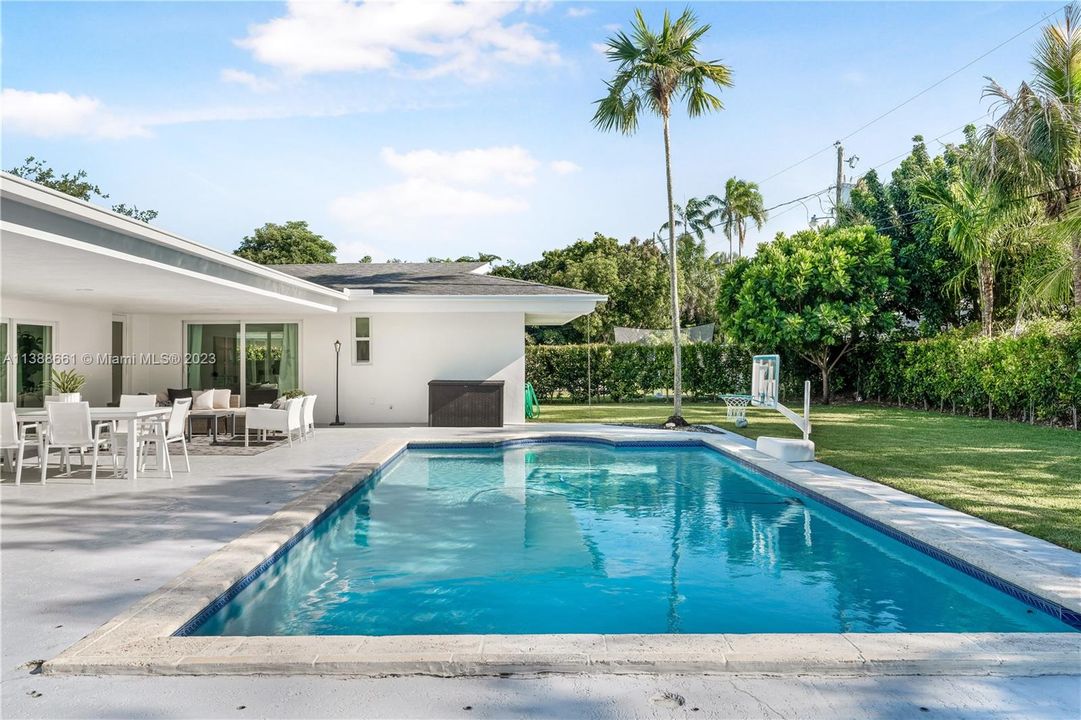 Recently Sold: $1,499,000 (4 beds, 2 baths, 2871 Square Feet)