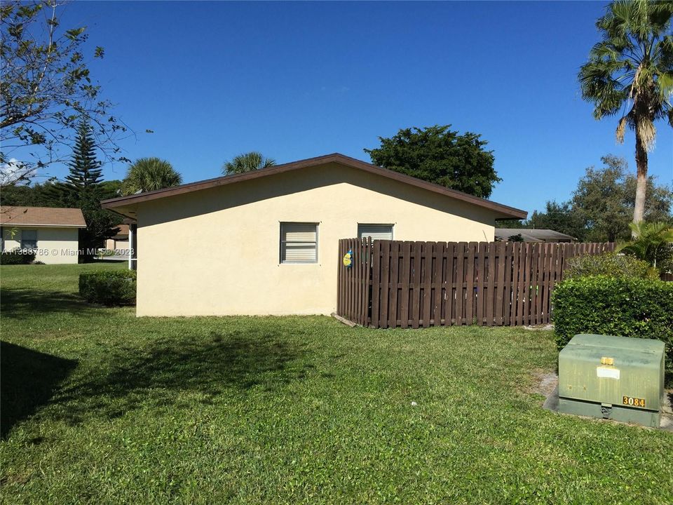 最近售出: $285,000 (2 贝兹, 2 浴室, 1038 平方英尺)