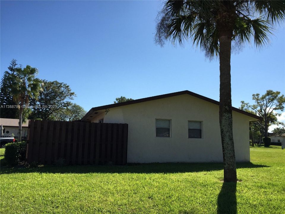 最近售出: $285,000 (2 贝兹, 2 浴室, 1038 平方英尺)