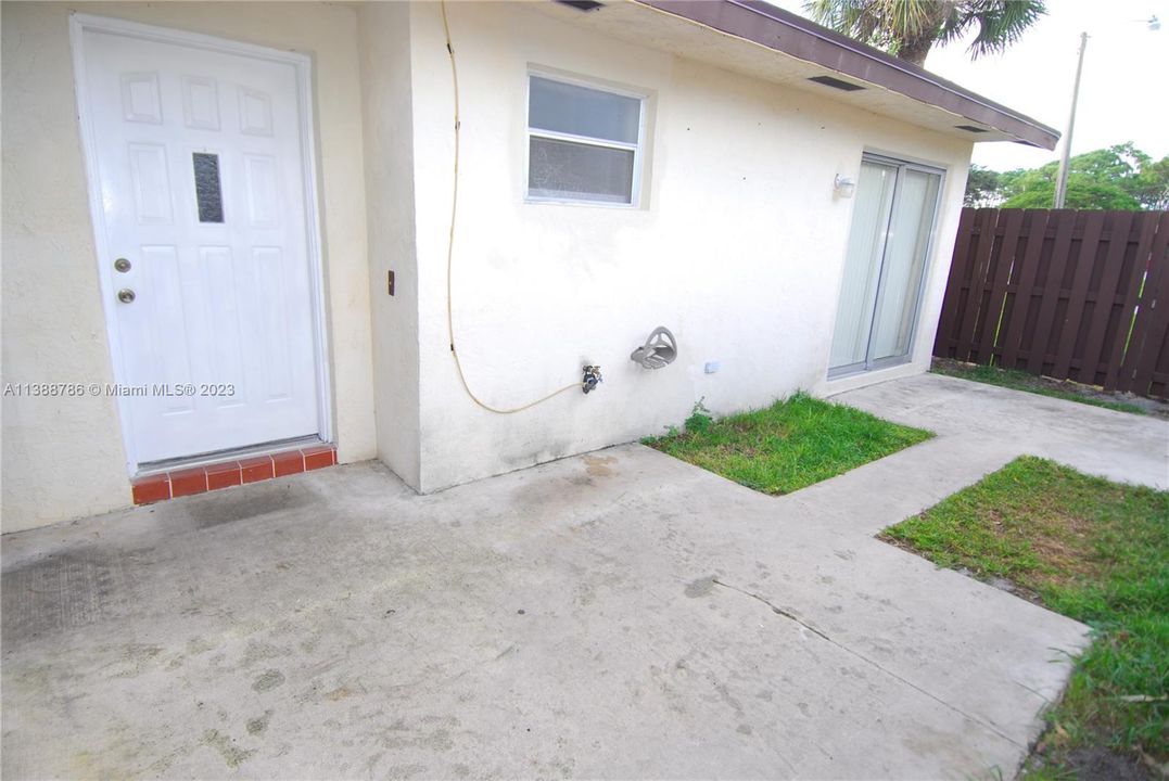 最近售出: $285,000 (2 贝兹, 2 浴室, 1038 平方英尺)