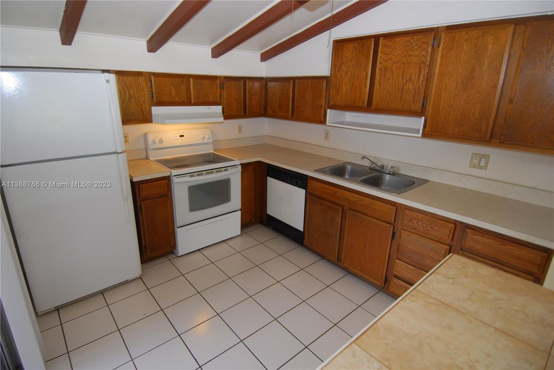 最近售出: $285,000 (2 贝兹, 2 浴室, 1038 平方英尺)