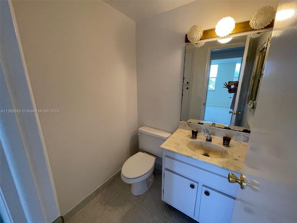 Recently Sold: $175,000 (1 beds, 1 baths, 844 Square Feet)