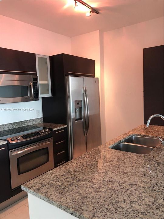 Recently Sold: $515,000 (1 beds, 1 baths, 702 Square Feet)