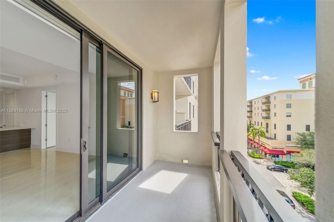 Recently Sold: $815,000 (2 beds, 2 baths, 906 Square Feet)