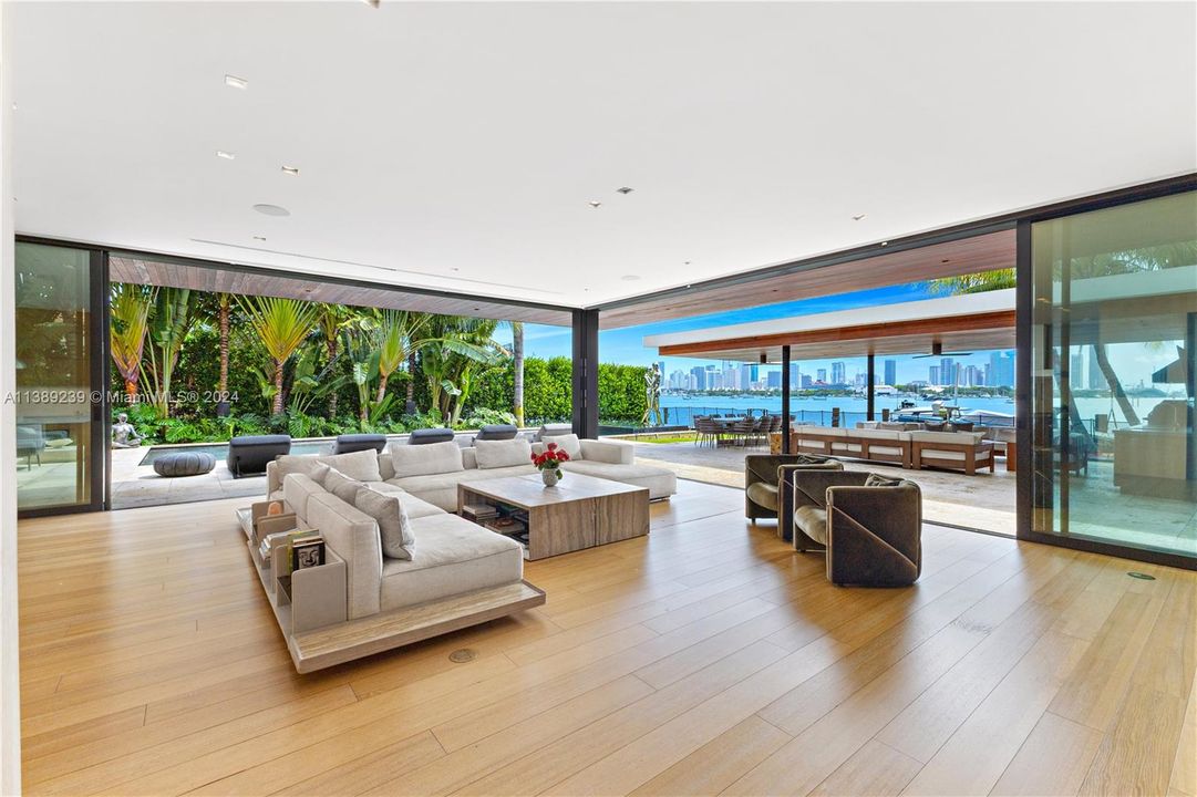 For Sale: $50,900,000 (10 beds, 9 baths, 12161 Square Feet)