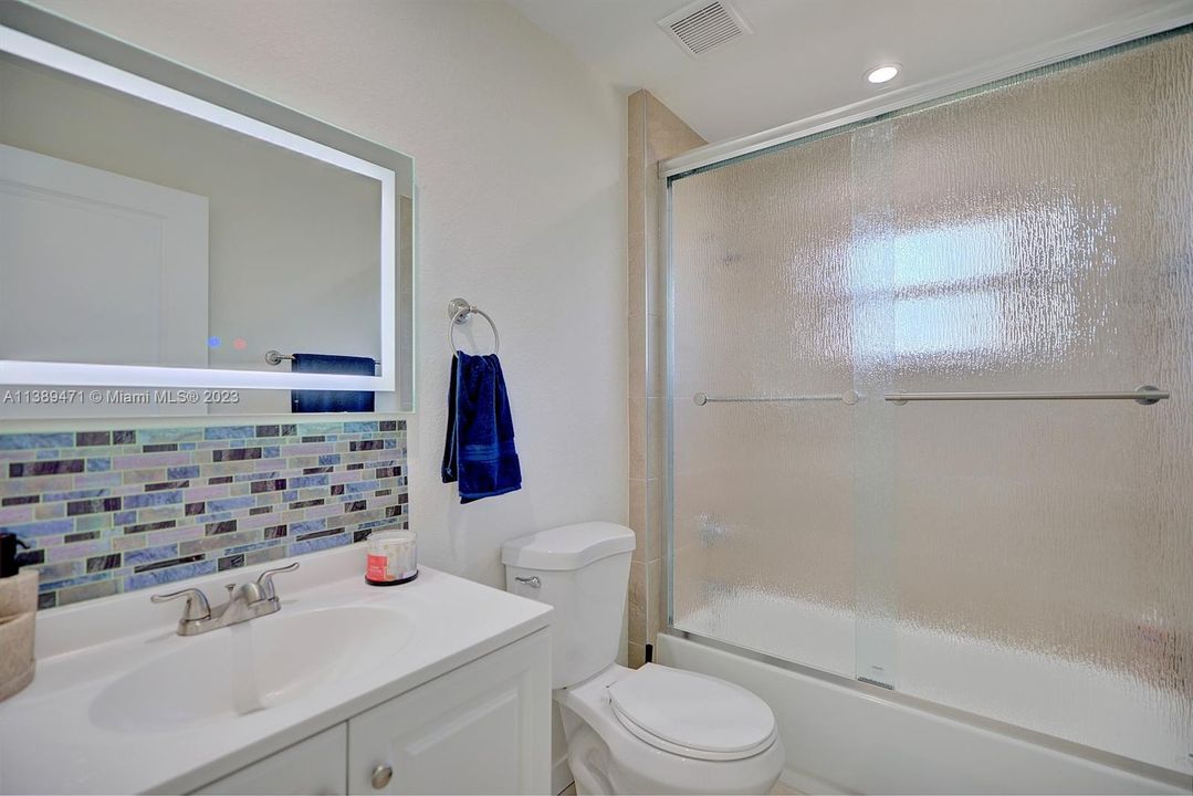 Recently Sold: $320,000 (3 beds, 2 baths, 1521 Square Feet)