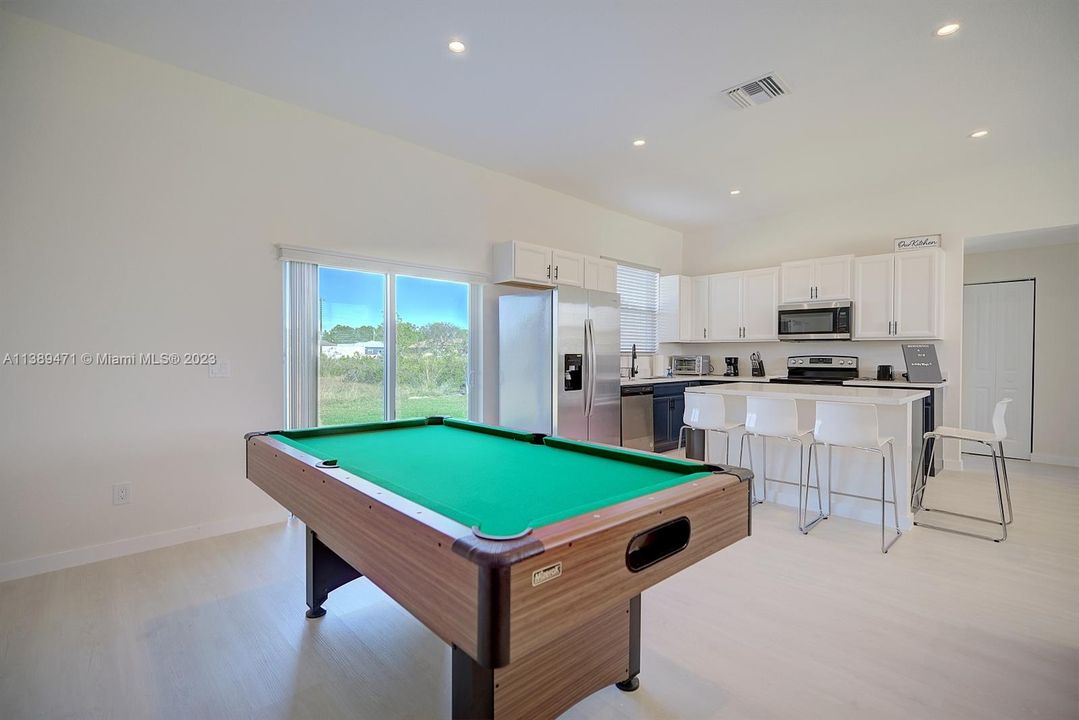 Recently Sold: $320,000 (3 beds, 2 baths, 1521 Square Feet)