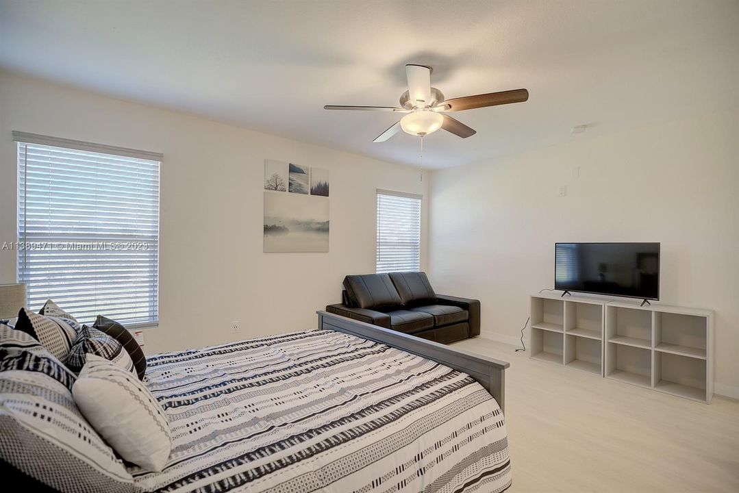 Recently Sold: $320,000 (3 beds, 2 baths, 1521 Square Feet)