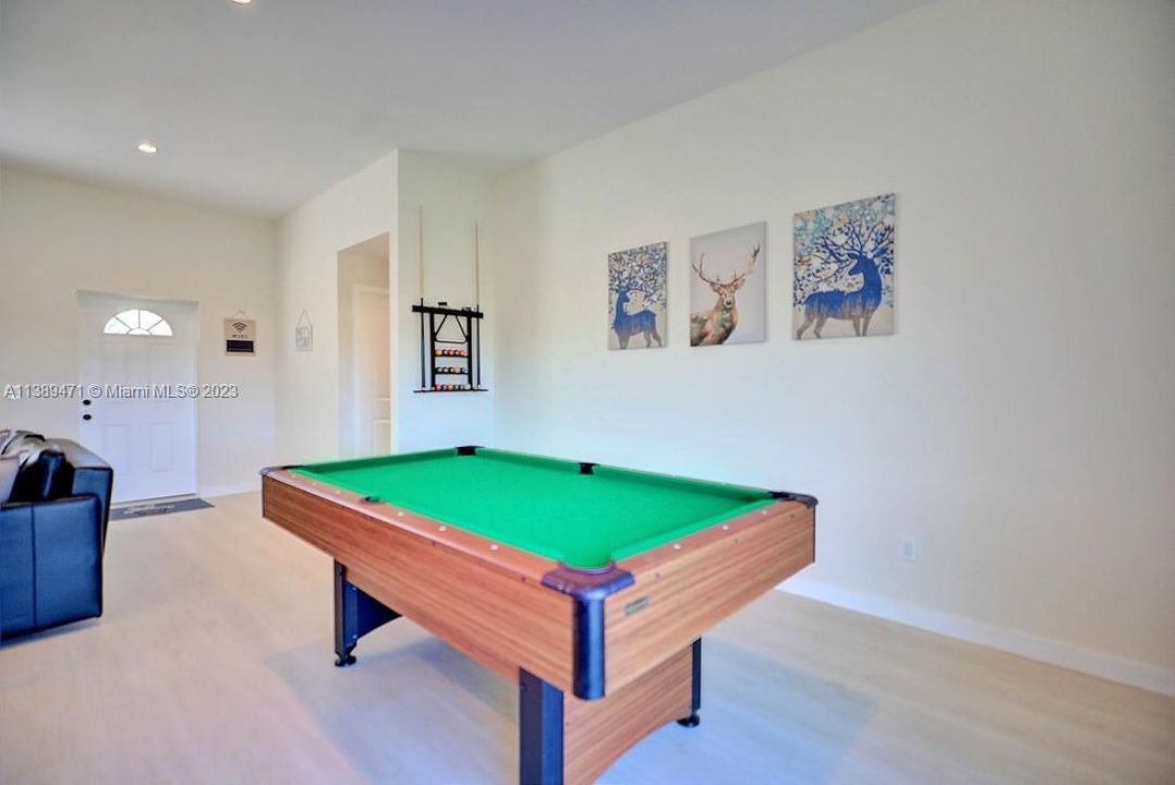 Recently Sold: $320,000 (3 beds, 2 baths, 1521 Square Feet)