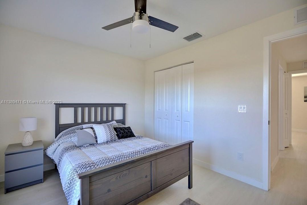 Recently Sold: $320,000 (3 beds, 2 baths, 1521 Square Feet)