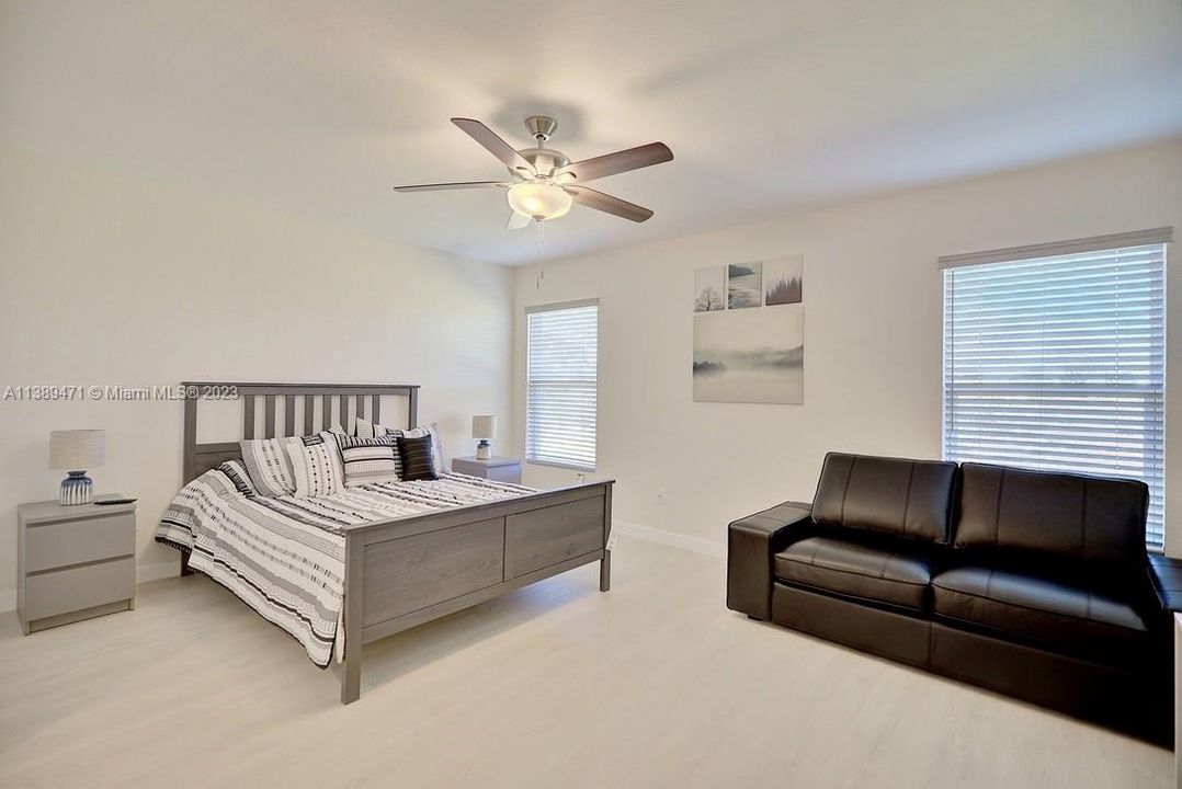 Recently Sold: $320,000 (3 beds, 2 baths, 1521 Square Feet)