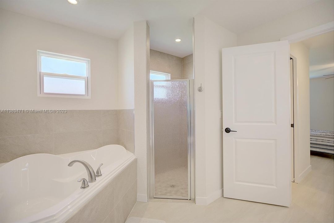 Recently Sold: $320,000 (3 beds, 2 baths, 1521 Square Feet)