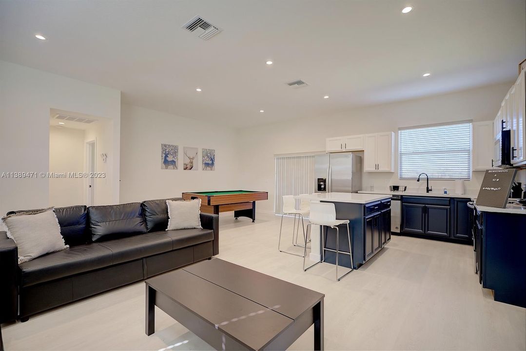 Recently Sold: $320,000 (3 beds, 2 baths, 1521 Square Feet)