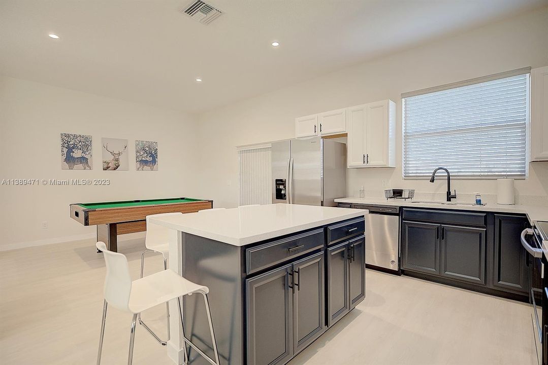 Recently Sold: $320,000 (3 beds, 2 baths, 1521 Square Feet)