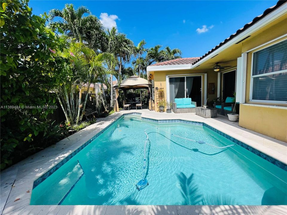 最近售出: $695,000 (3 贝兹, 2 浴室, 1780 平方英尺)