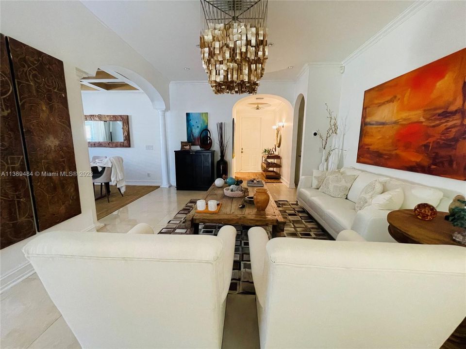 最近售出: $695,000 (3 贝兹, 2 浴室, 1780 平方英尺)