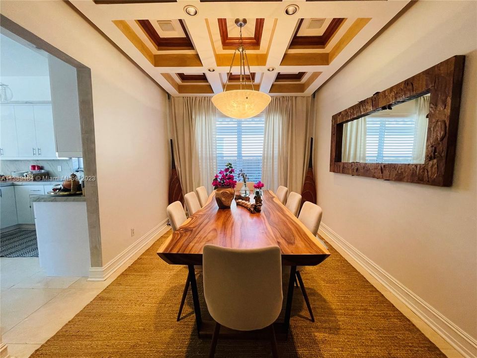 最近售出: $695,000 (3 贝兹, 2 浴室, 1780 平方英尺)