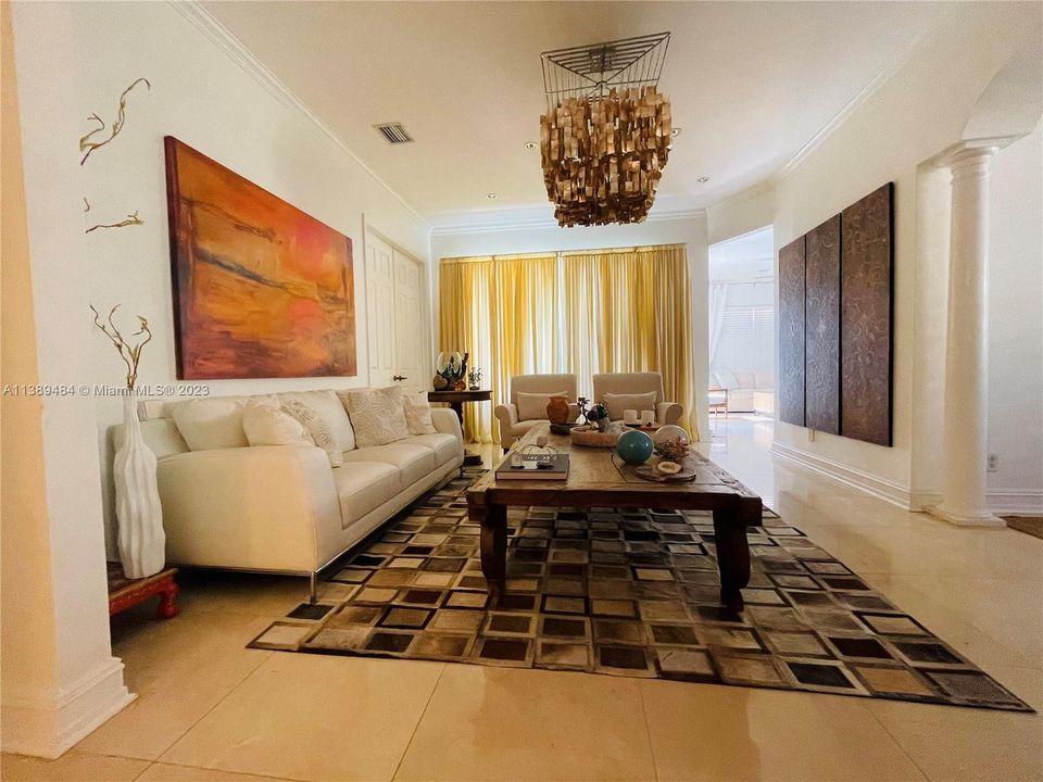 最近售出: $695,000 (3 贝兹, 2 浴室, 1780 平方英尺)