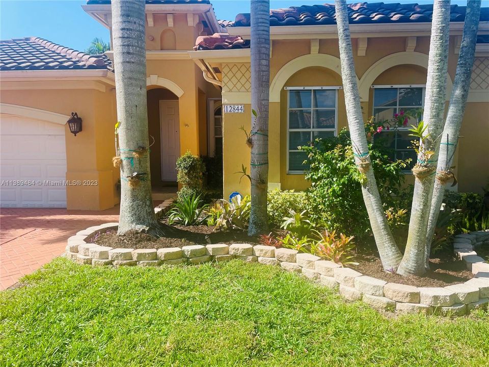 最近售出: $695,000 (3 贝兹, 2 浴室, 1780 平方英尺)