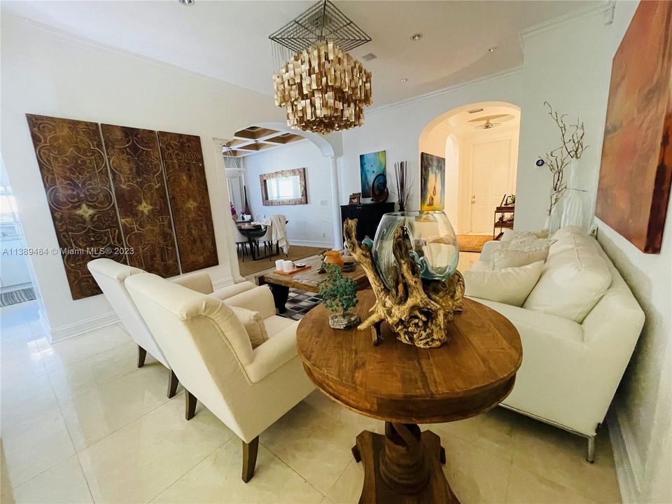 最近售出: $695,000 (3 贝兹, 2 浴室, 1780 平方英尺)