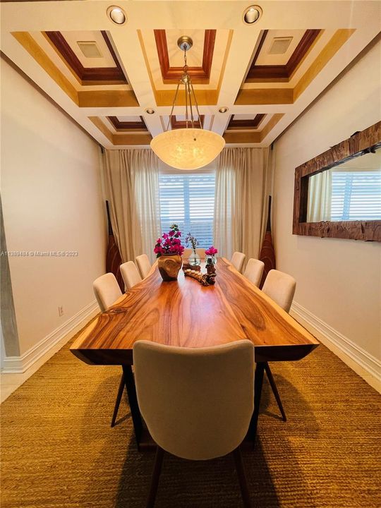 最近售出: $695,000 (3 贝兹, 2 浴室, 1780 平方英尺)