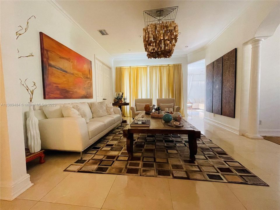 最近售出: $695,000 (3 贝兹, 2 浴室, 1780 平方英尺)