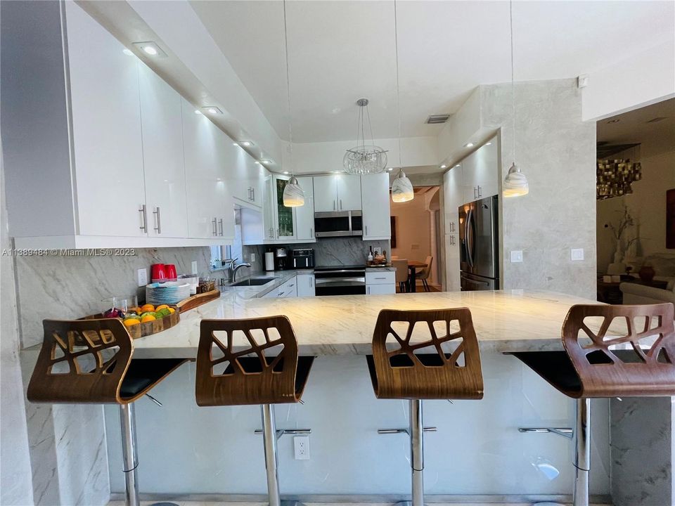 最近售出: $695,000 (3 贝兹, 2 浴室, 1780 平方英尺)