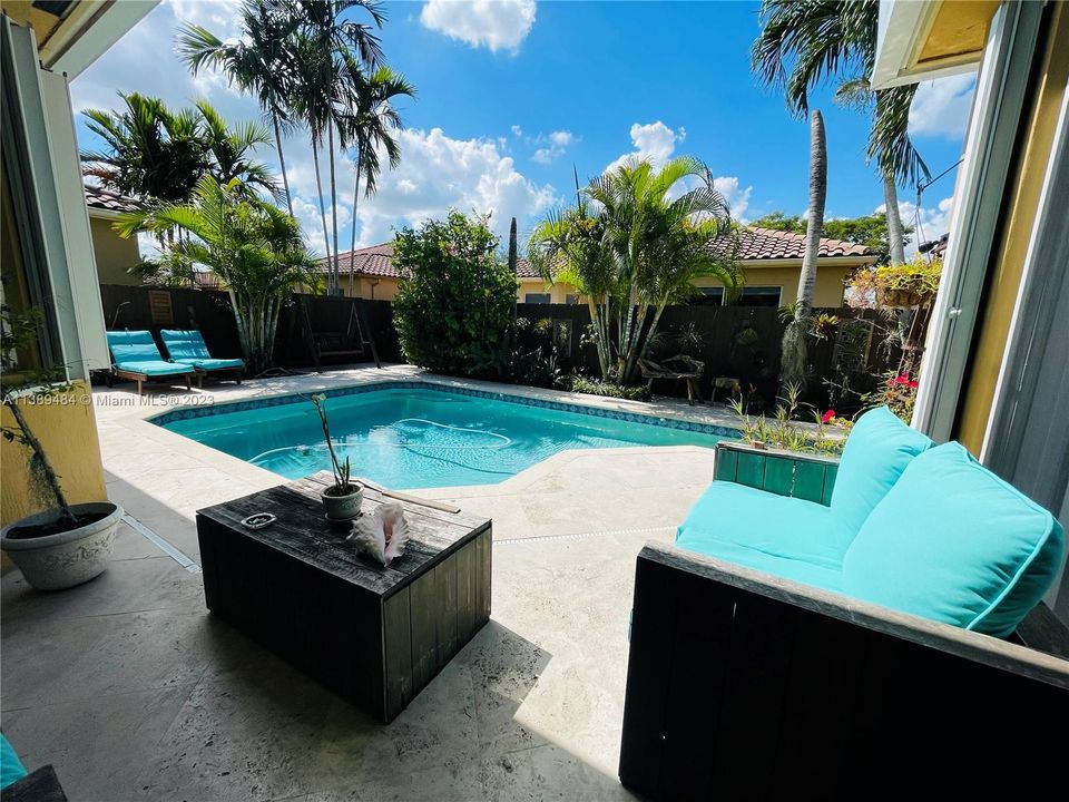 最近售出: $695,000 (3 贝兹, 2 浴室, 1780 平方英尺)