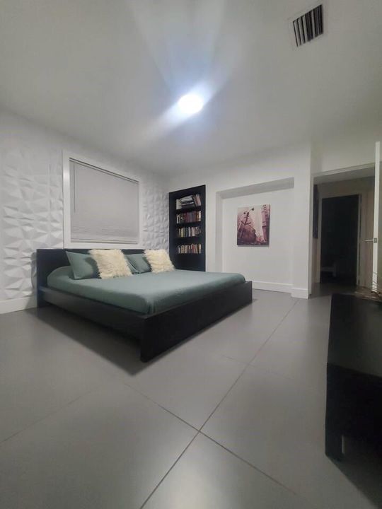 Bedroom 3 (King)