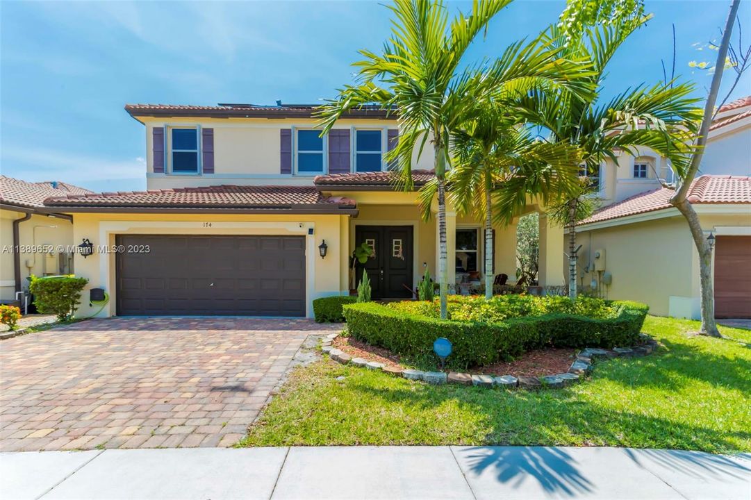 Recently Sold: $560,000 (4 beds, 2 baths, 2420 Square Feet)