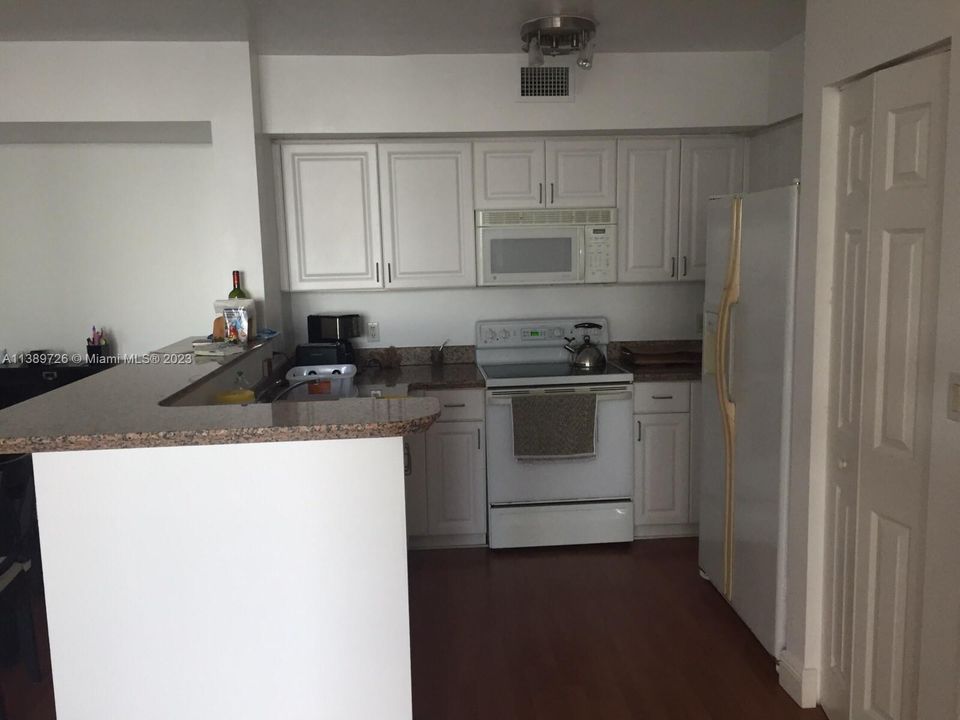 Recently Rented: $3,800 (2 beds, 2 baths, 1140 Square Feet)