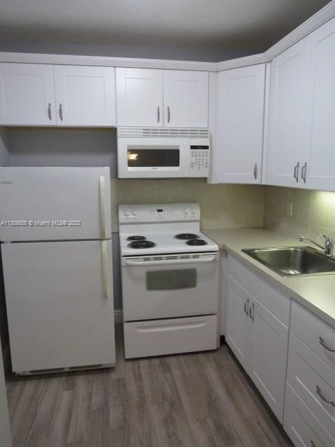 For Sale: $99,000 (1 beds, 1 baths, 615 Square Feet)