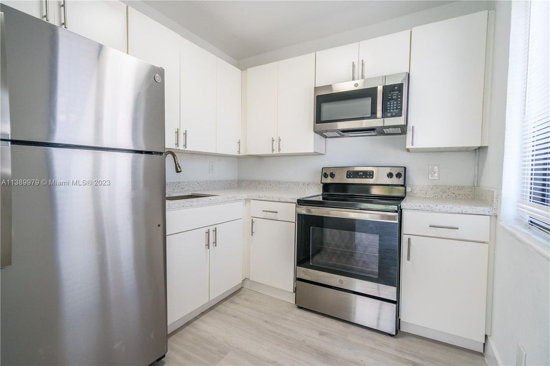 Recently Rented: $2,700 (2 beds, 1 baths, 800 Square Feet)